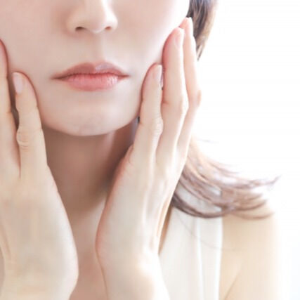 肌荒れ、特にニキビは非常に多くの人々が悩む問題ですが、これに