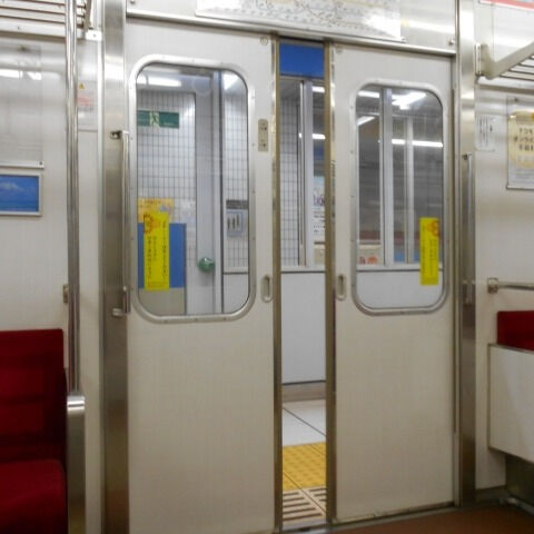 電車のドアが閉まった瞬間、